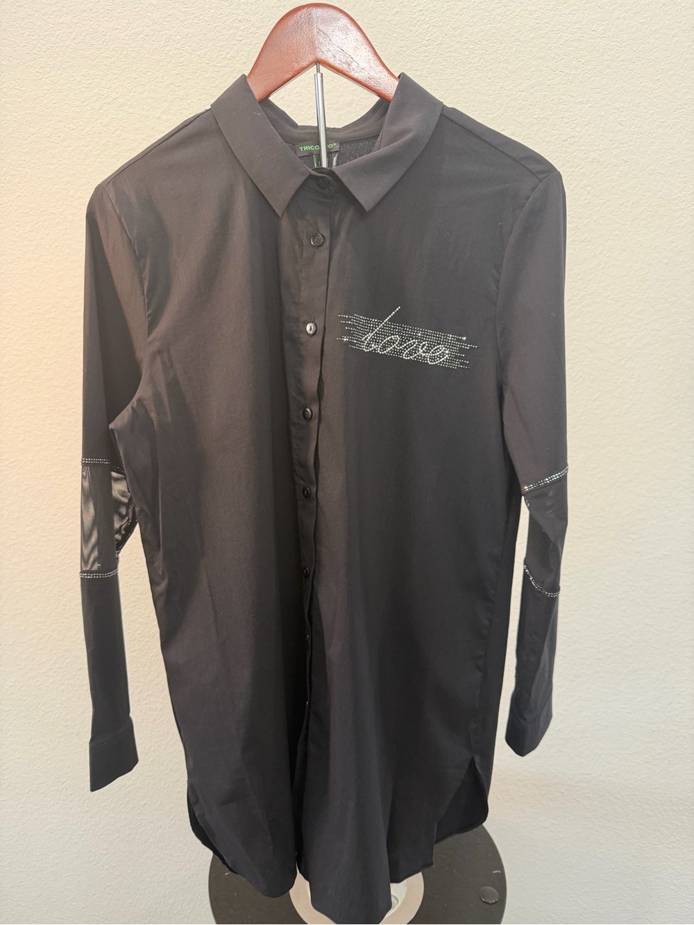 Tricotto Black Long-Sleeve Button-Up Shirt with Embellished Script